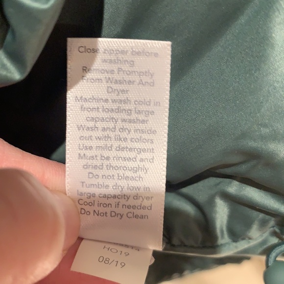 SALE!! NWOT adorable green goose down Athleta vest with removable hood - Picture 7 of 8